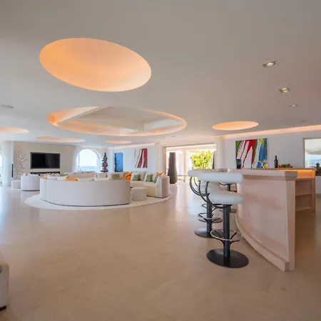 With Helipad, Sauna And Infinity Pool Сен-Тропе