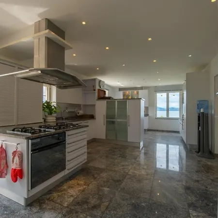 With Helipad, Sauna And Infinity Pool Вилла *