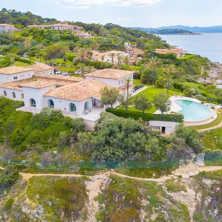 With Helipad, Sauna And Infinity Pool Вилла *