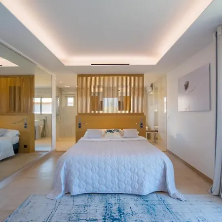 With Helipad, Sauna And Infinity Pool Сен-Тропе