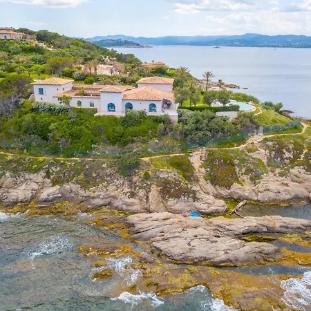 Villa With Helipad, Sauna And Infinity Pool *