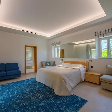 With Helipad, Sauna And Infinity Pool Saint-Tropez